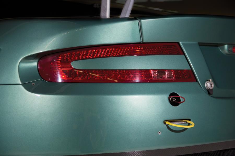 Детали экстерьера Aston Martin DBR9 2005 года  (фото 15 из 60)